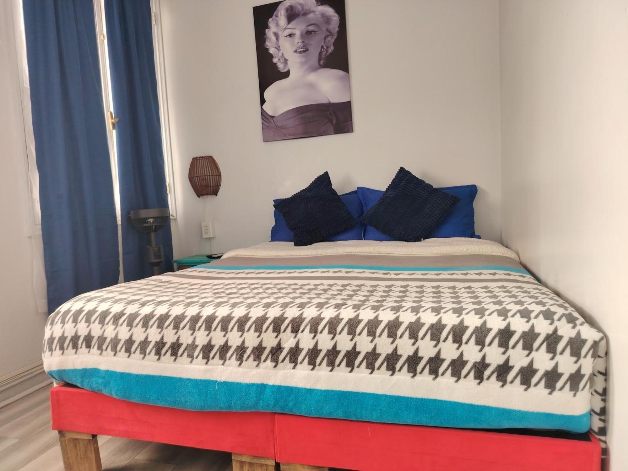 Hostal Mancora, Santiago